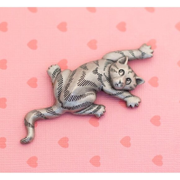 Vintage Scaredy Cat Brooch by JJ - X2 - Picture 1 of 2